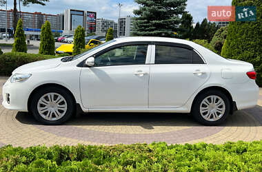Седан Toyota Corolla 2013 в 