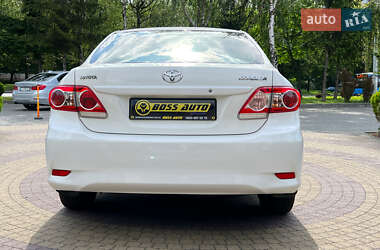 Седан Toyota Corolla 2013 в 