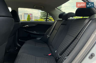 Седан Toyota Corolla 2013 в 