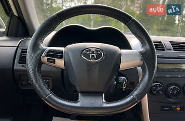 Седан Toyota Corolla 2013 в 