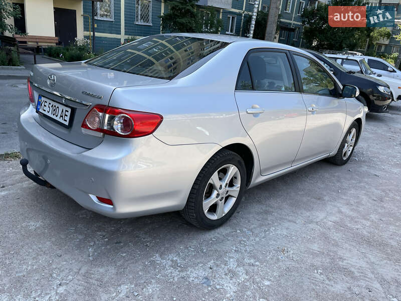 Седан Toyota Corolla 2011 в Днепре