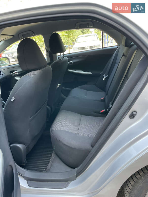 Седан Toyota Corolla 2011 в Днепре