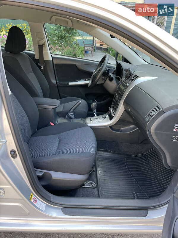 Седан Toyota Corolla 2011 в Днепре