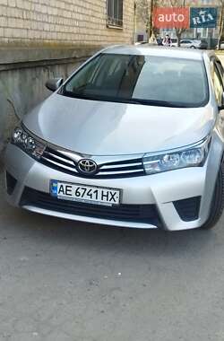 Седан Toyota Corolla 2014 в Кривому Розі