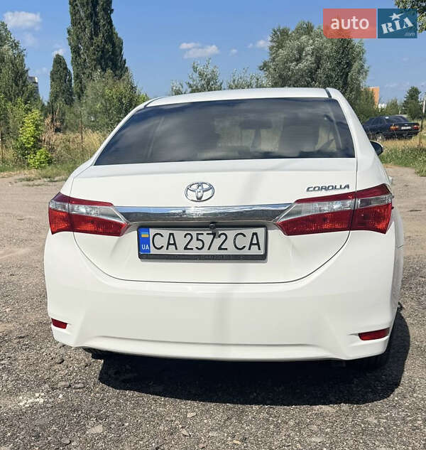 Седан Toyota Corolla 2017 в Черкасах