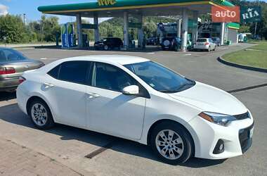 Седан Toyota Corolla 2015 в Києві