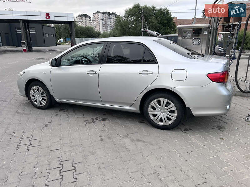 Седан Toyota Corolla 2008 в Львове