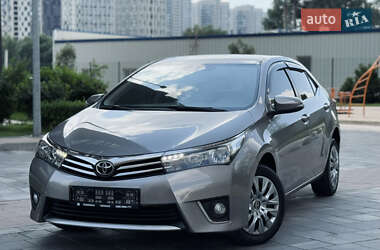 Седан Toyota Corolla 2014 в 