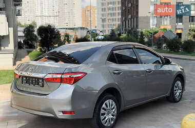 Седан Toyota Corolla 2014 в 