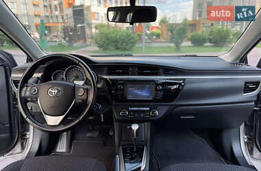 Седан Toyota Corolla 2014 в 