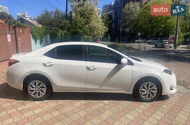 Седан Toyota Corolla 2018 в 