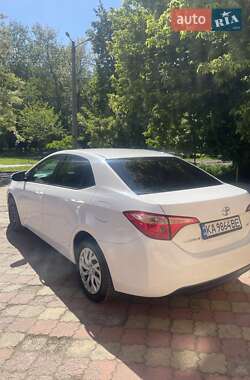 Седан Toyota Corolla 2018 в 