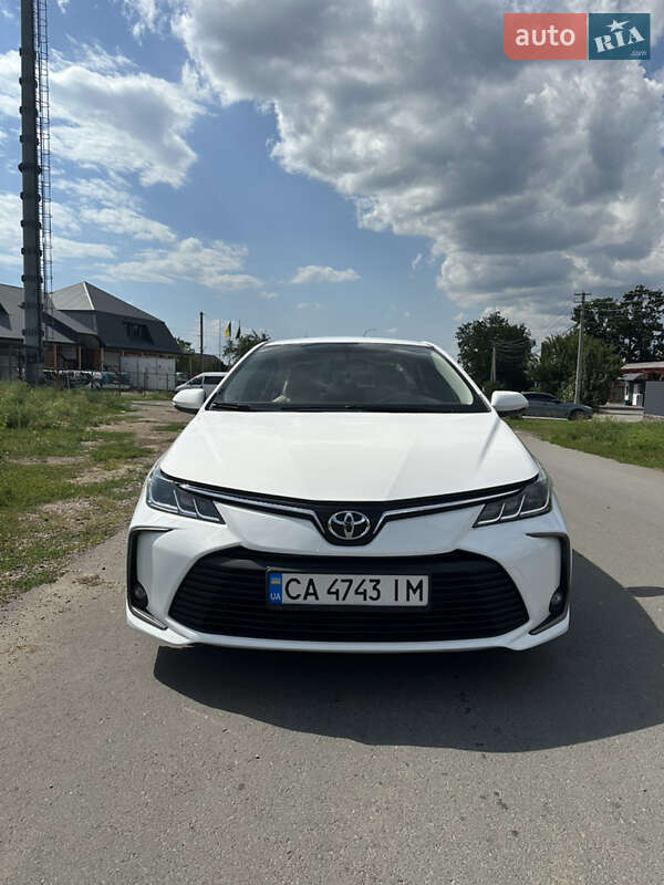 Седан Toyota Corolla 2019 в Умани