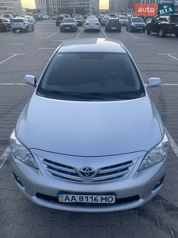 Седан Toyota Corolla 2013 в Києві
