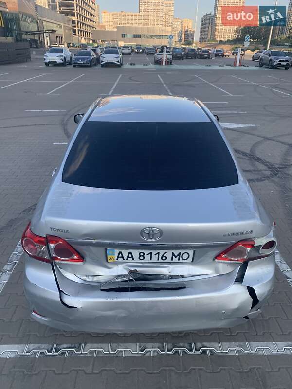 Седан Toyota Corolla 2013 в Києві