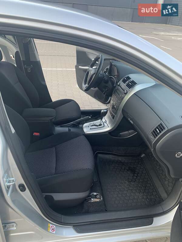 Седан Toyota Corolla 2013 в Києві