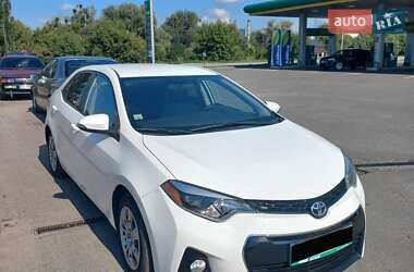 Седан Toyota Corolla 2015 в Киеве