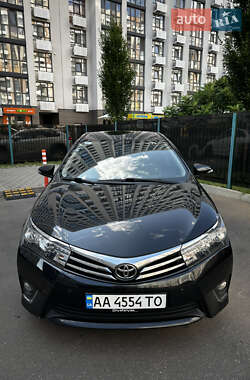 Седан Toyota Corolla 2013 в Киеве