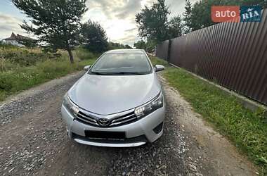 Седан Toyota Corolla 2015 в Львове
