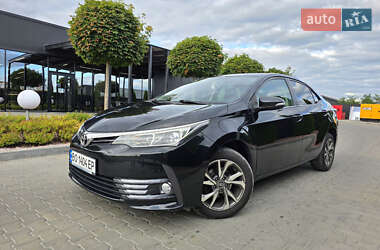Седан Toyota Corolla 2016 в Тернополе