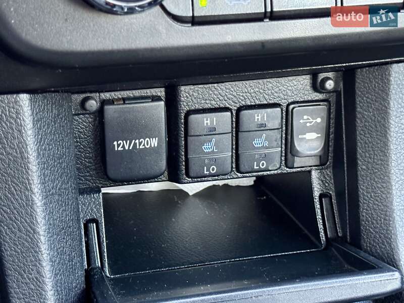 Седан Toyota Corolla 2013 в Харкові