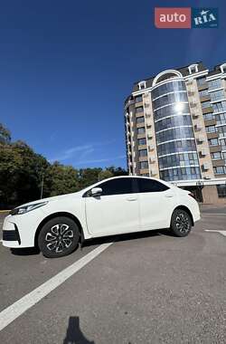 Седан Toyota Corolla 2016 в Олександрії
