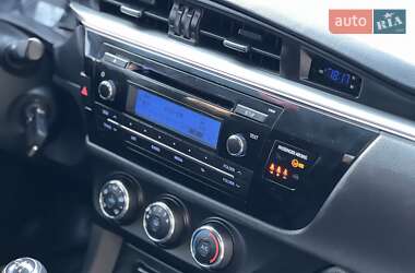 Седан Toyota Corolla 2016 в 
