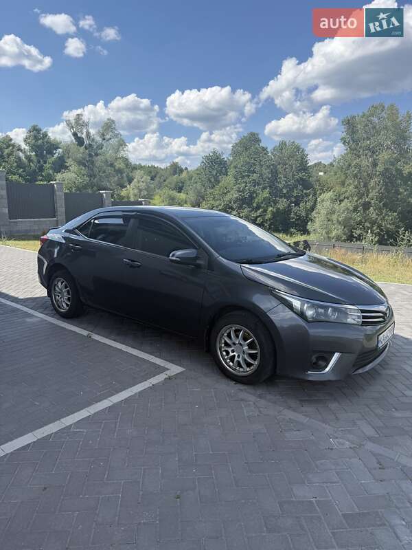 Седан Toyota Corolla 2014 в Киеве
