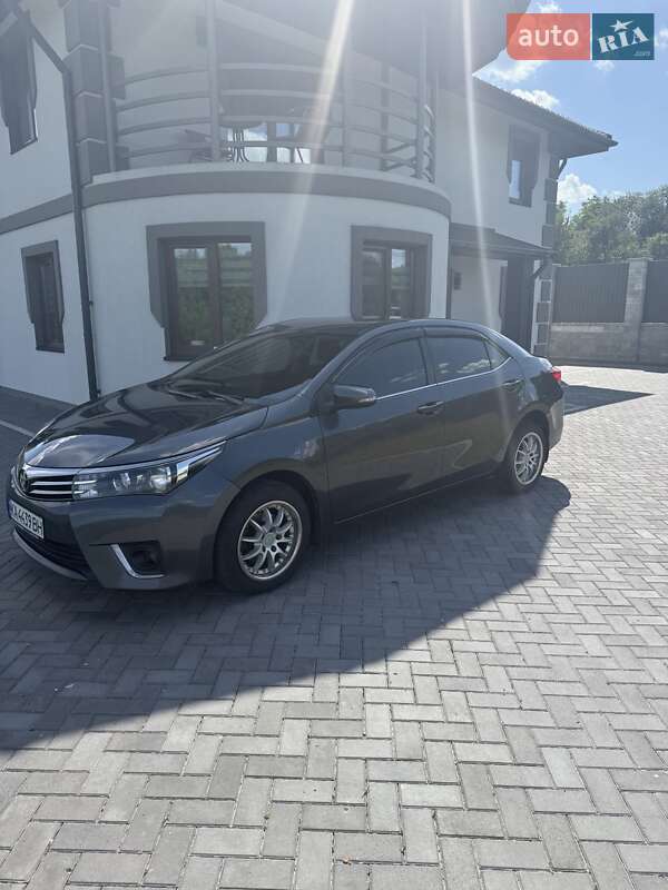 Седан Toyota Corolla 2014 в Киеве