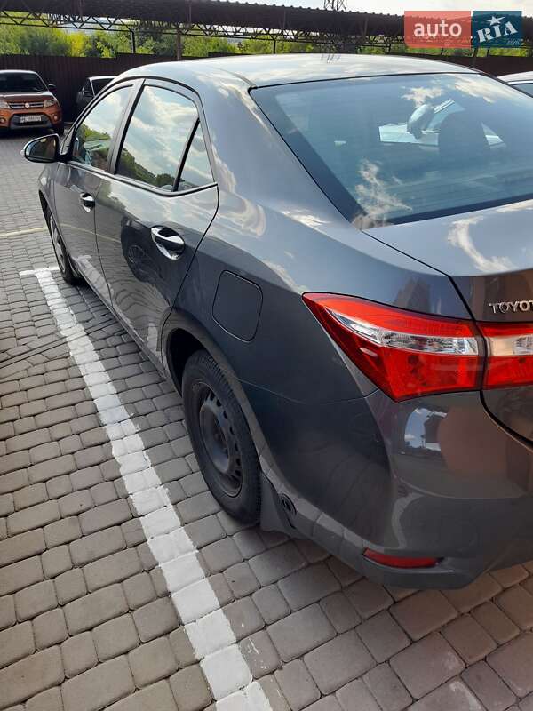 Седан Toyota Corolla 2016 в Днепре