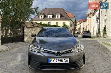 Седан Toyota Corolla 2017 в Кам'янець-Подільському