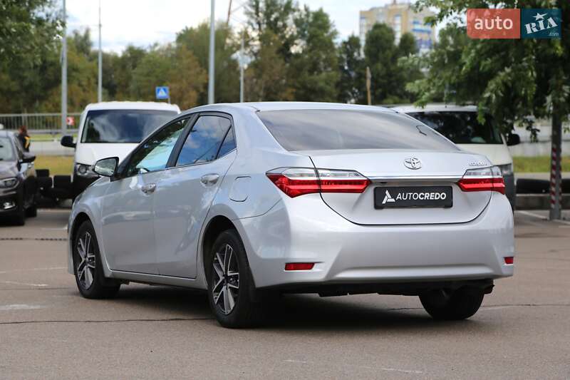 Седан Toyota Corolla 2018 в Києві