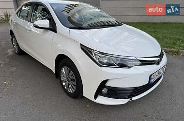 Седан Toyota Corolla 2016 в Києві