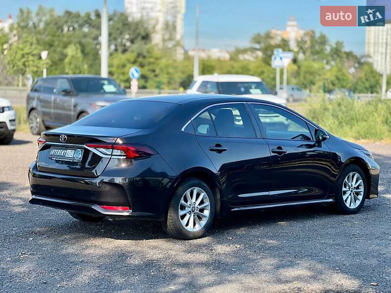 Седан Toyota Corolla 2019 в Киеве