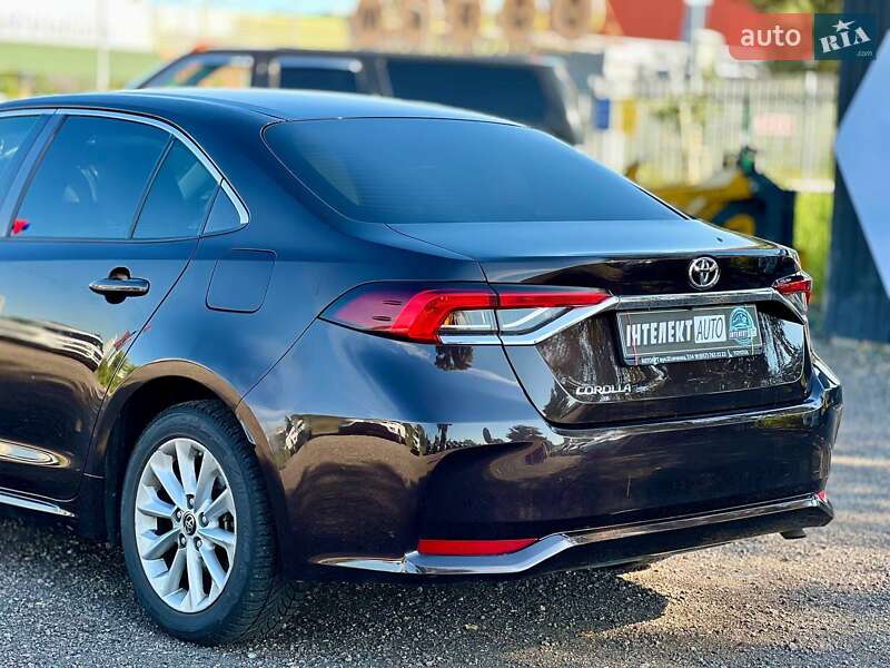 Седан Toyota Corolla 2019 в Киеве