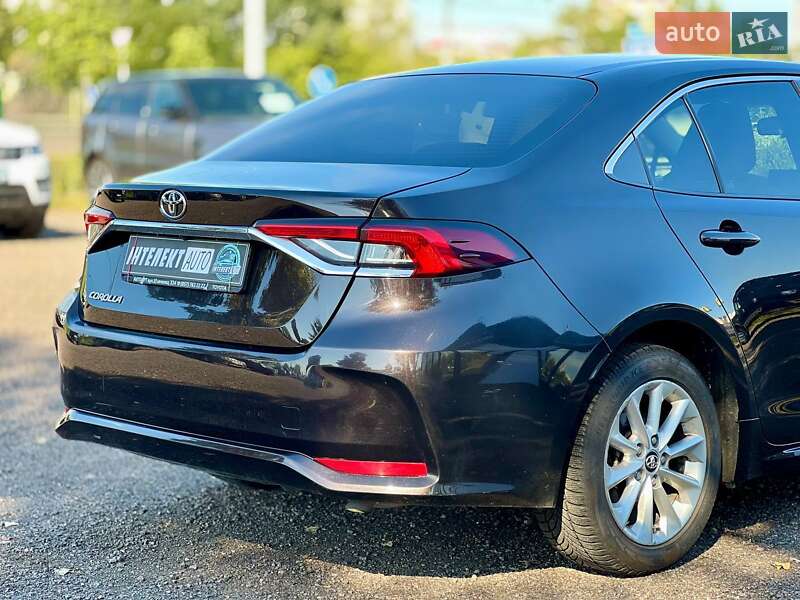 Седан Toyota Corolla 2019 в Киеве