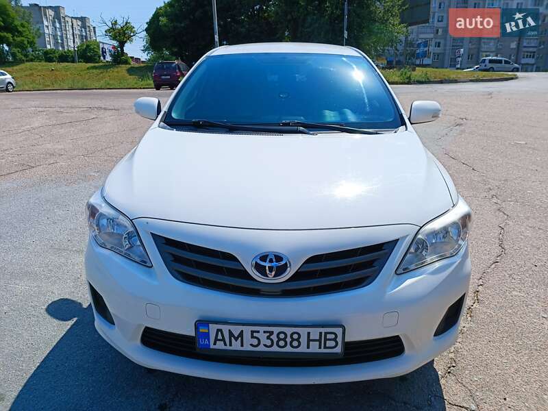 Седан Toyota Corolla 2010 в Бердичеве