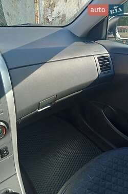 Седан Toyota Corolla 2013 в 