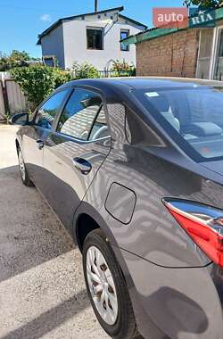 Седан Toyota Corolla 2017 в Киеве