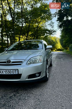 Хэтчбек Toyota Corolla 2004 в 