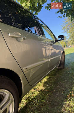 Хэтчбек Toyota Corolla 2004 в 