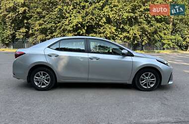 Седан Toyota Corolla 2018 в 