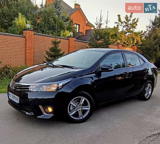 Седан Toyota Corolla 2015 в Киеве фото Седан Toyota Corolla 2015 в Киеве
