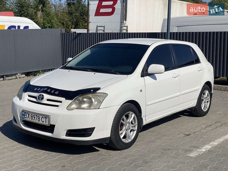 Хэтчбек Toyota Corolla 2006 в 