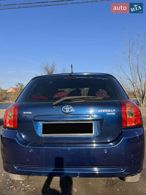 Хетчбек Toyota Corolla 2005 в Гатне