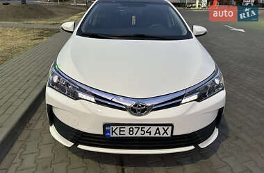 Седан Toyota Corolla 2017 в Дніпрі