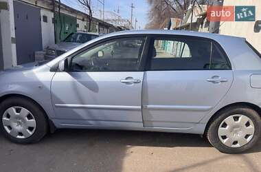 Хэтчбек Toyota Corolla 2004 в 