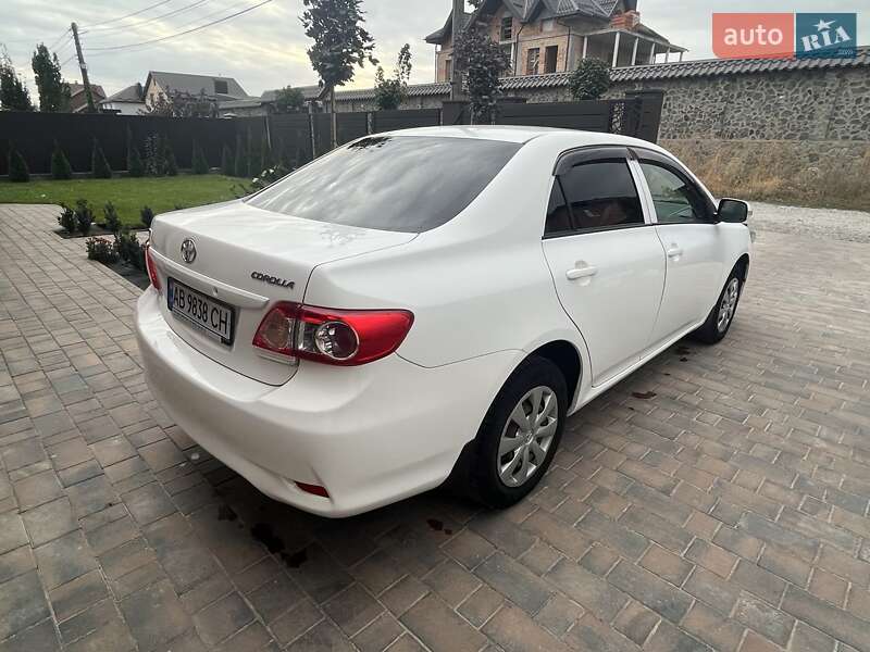 Седан Toyota Corolla 2010 в Виннице