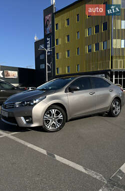 Седан Toyota Corolla 2015 в Киеве