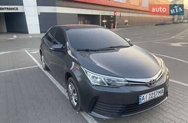 Седан Toyota Corolla 2017 в Киеве